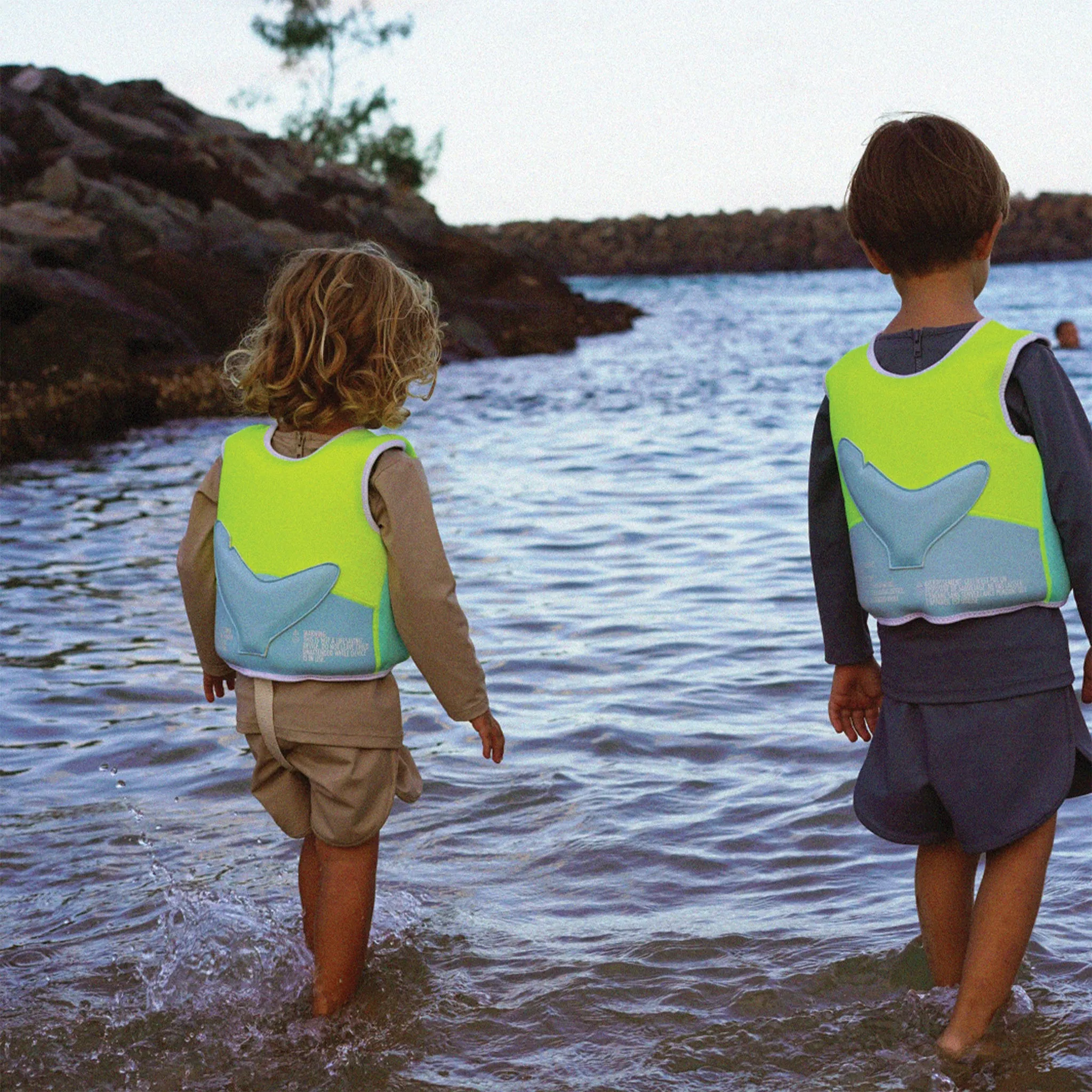 SUNNYLIFE SWIM VEST | SALTY THE SHARK