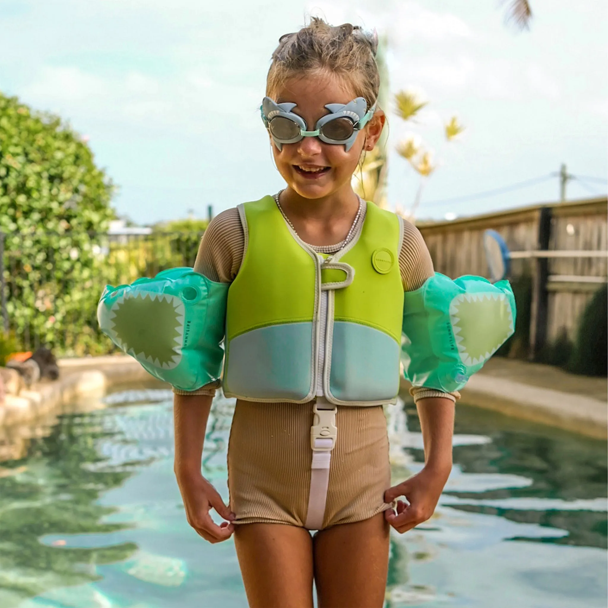 SUNNYLIFE SWIM VEST | SALTY THE SHARK